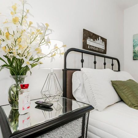 Becky & Marvels 420 Stay - Private Room Kansas City Exteriör bild